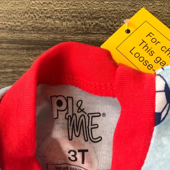 Two pair snuggly fit pajamas size 2T and 3T - Picture 3 of 3